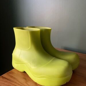 Bottega Veneta Kiwi Puddle Rain Boots 39 no box